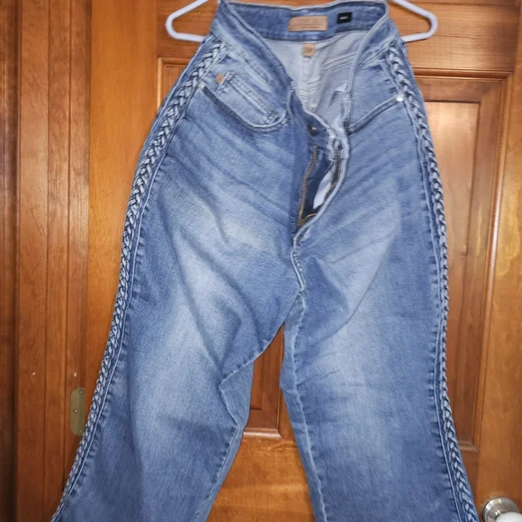 Judy Blue Light Blue Cropped Jeans - Picture 4 of 12